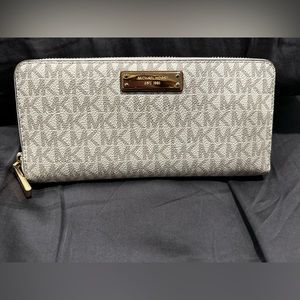 Jet Set Signature Logo Travel Continental Wallet